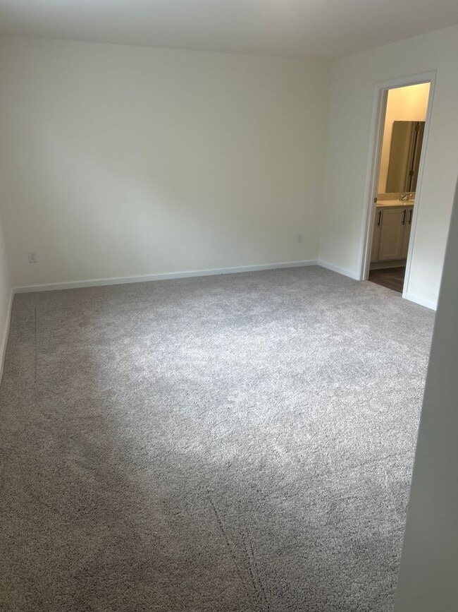 Building Photo - Brand new Townhome in Newton