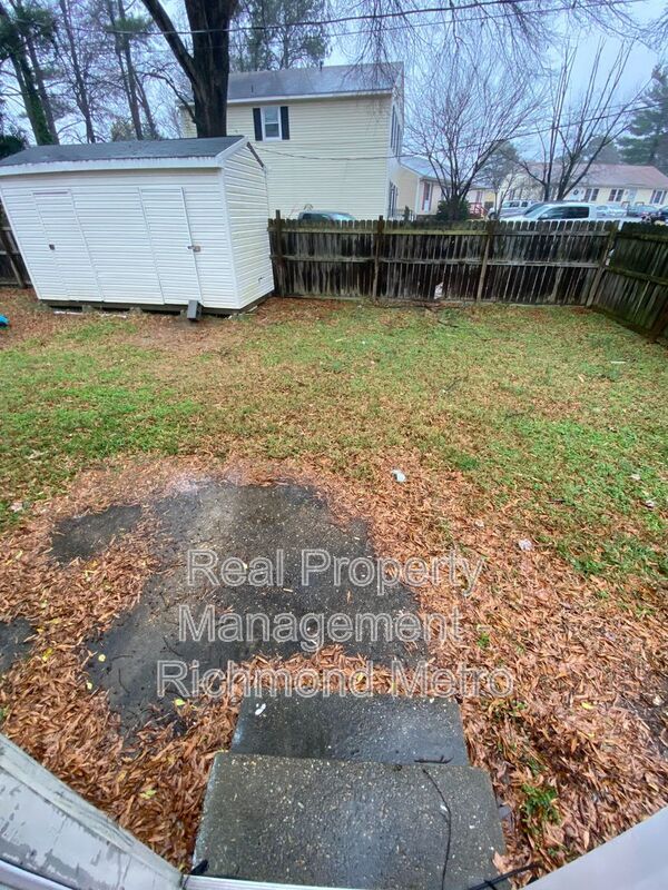 Building Photo - 5500 Stella Rd