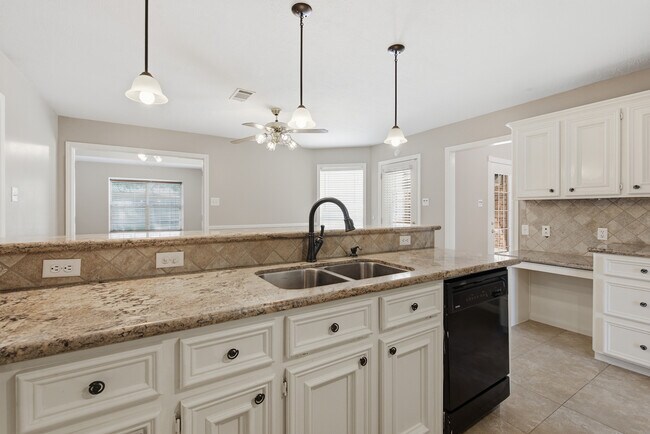 Building Photo - 905 Winged Foot Dr