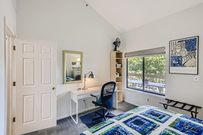 Building Photo - Turnkey 2 BDR/2BA Boulder Condo