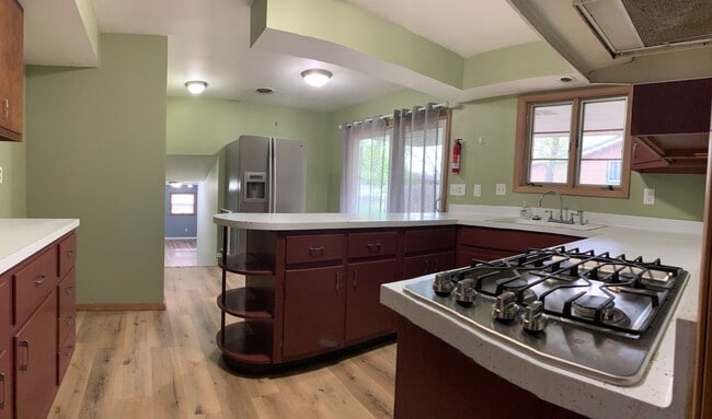 Building Photo - NOW Leasing!