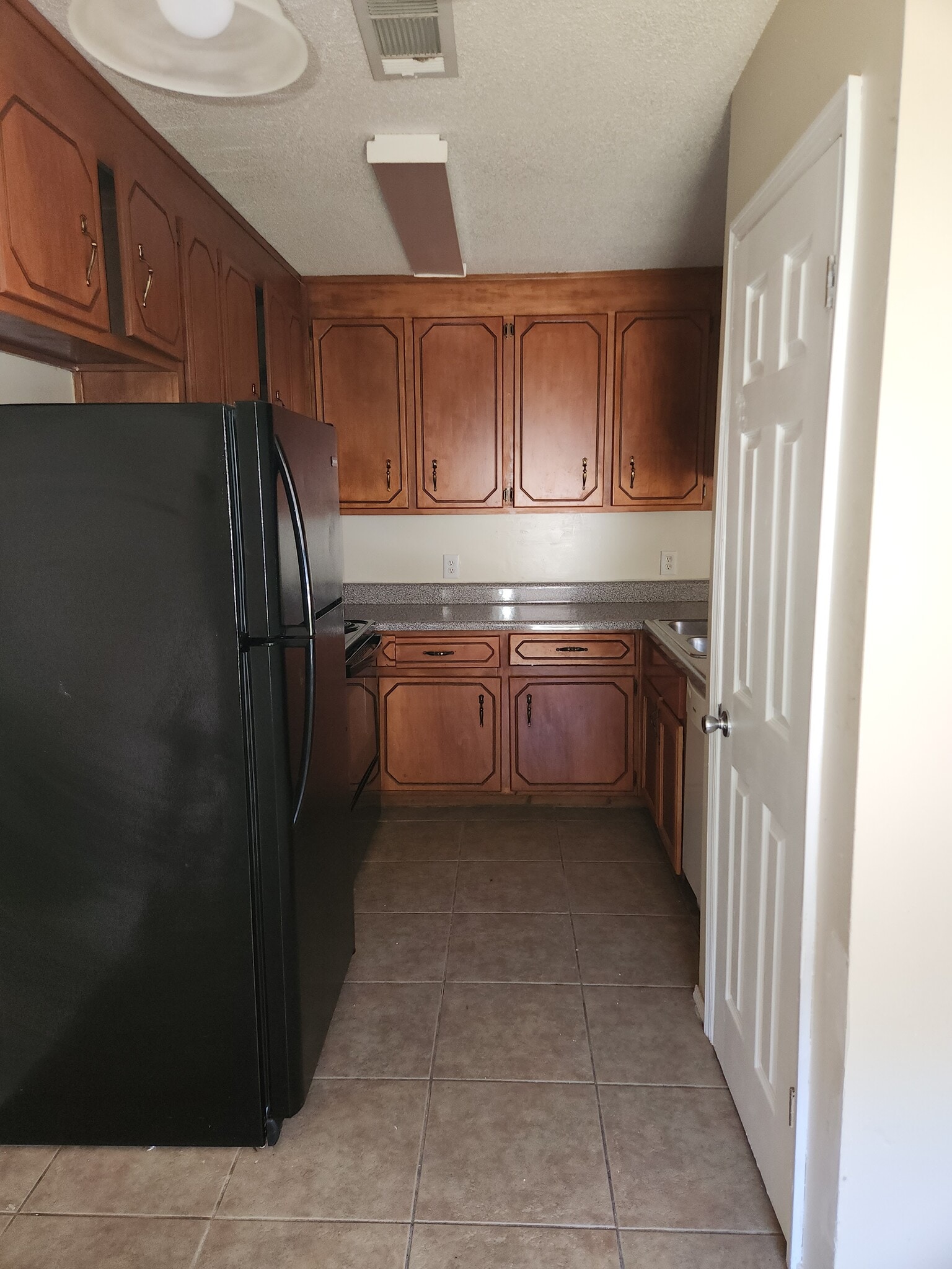 Building Photo - 606 Woodsman Dr