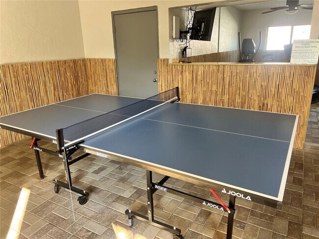 Building Photo - 1001 Point of Rocks Rd