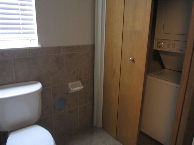 Building Photo - 1 Bedroom Apartment Near Magnolia Area