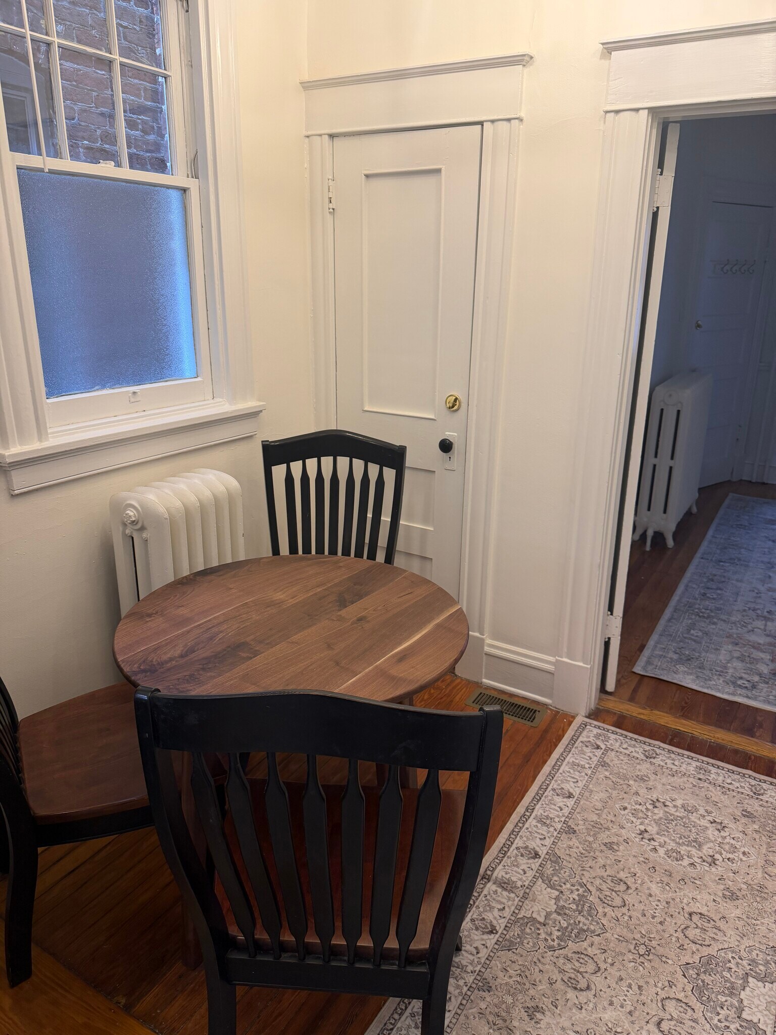 Walnut dinning table - 2808 Floyd Ave
