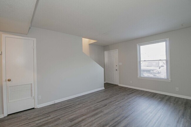 Building Photo - 809 Golf View Pl
