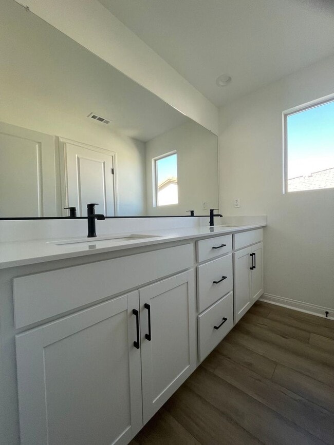 Building Photo - 21672 Thomas Ct