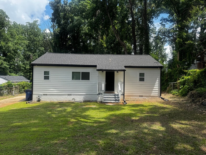 Building Photo - Room in House on Lisbon Dr SW