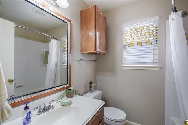 Building Photo - 1252 Lacey Oak Loop
