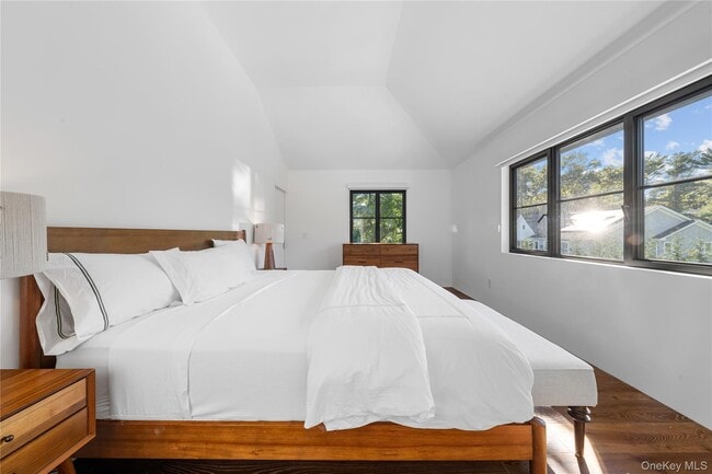 Building Photo - 15 Atterbury Rd