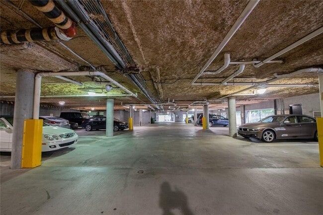 Building Photo - 3275 Lenox Rd NE