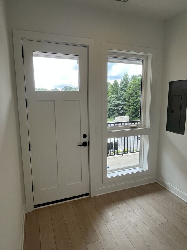 Building Photo - Brand New 2 Bed Condo in Cornelius