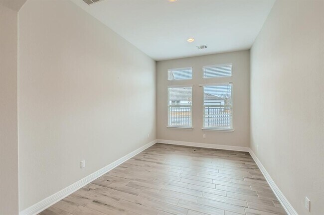 Building Photo - 764 Bonnet Blvd
