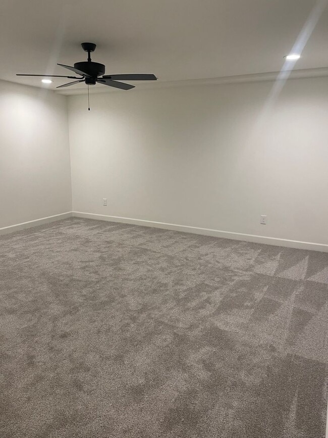 Building Photo - 16161 Fontana St