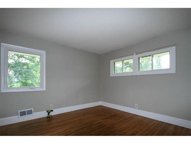 Building Photo - 8613 Zenith Rd