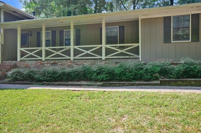Building Photo - 1812 Wiggins Cir SW