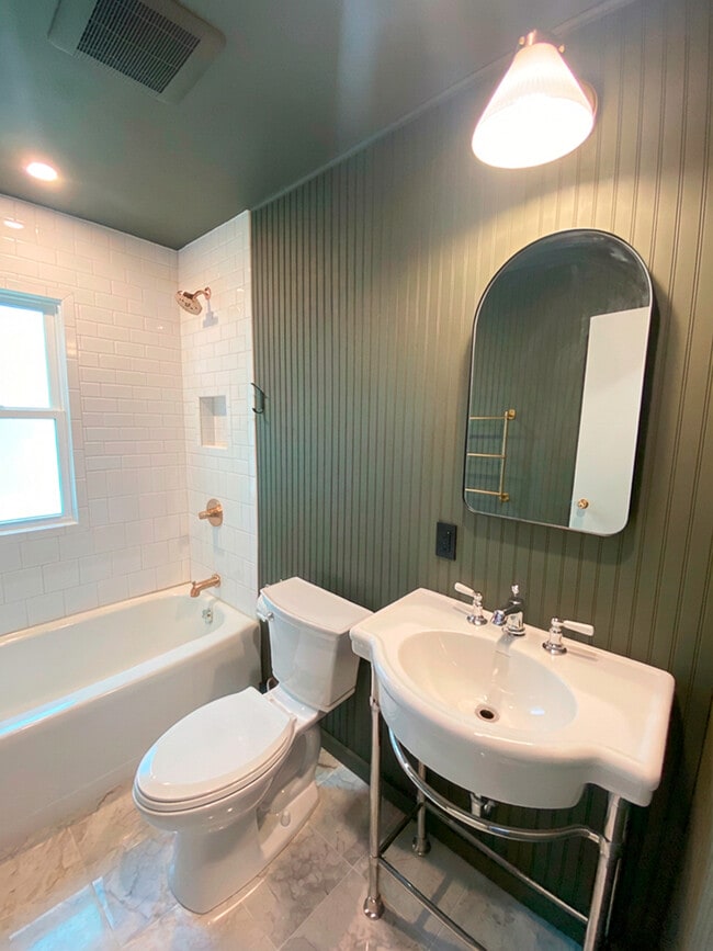 Building Photo - 205 Hickory Ave