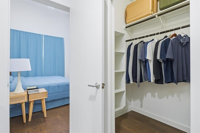 Building Photo - 814 N Bluff Dr