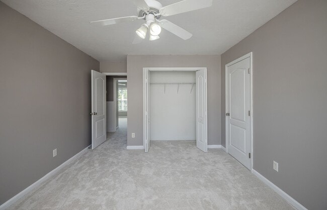 Building Photo - 4893 Somerset Dr