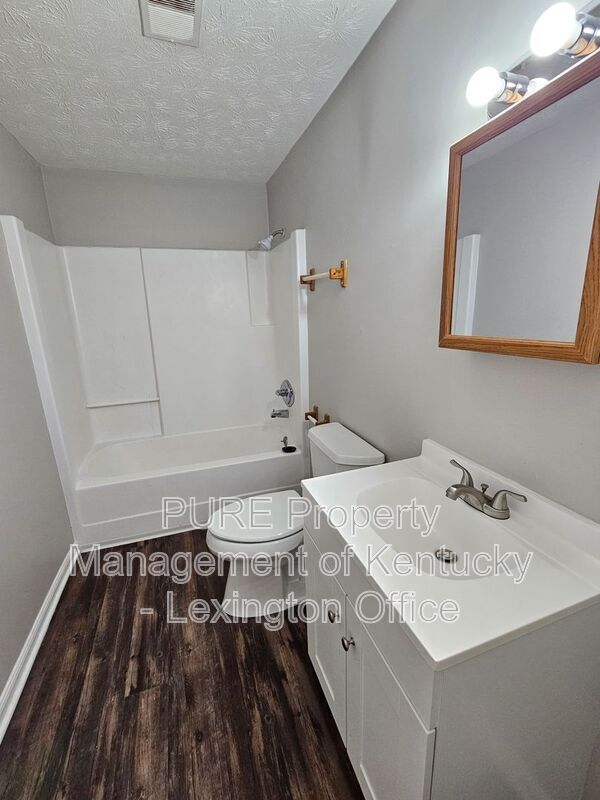 Building Photo - 427 Cardwell Ave