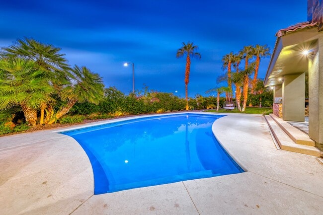 Building Photo - Stunning Green Valley, Guard Gated Communi...