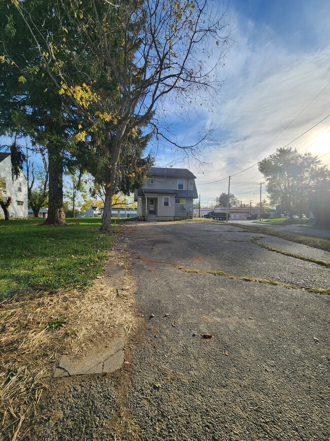 Building Photo - Main Street