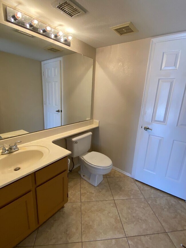 Building Photo - 3 Bedroom 2.5 Bathroom with a Pool in Garden Lakes