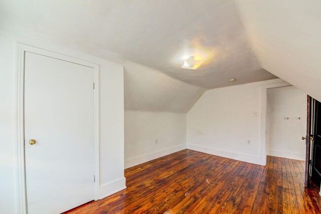 Building Photo - 86 Estella Ave