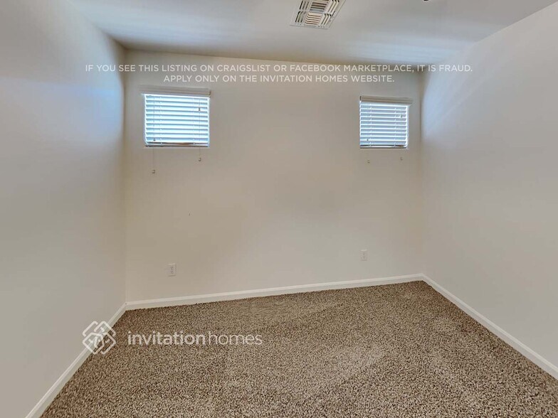 Building Photo - 1385 S Moccasin Trail