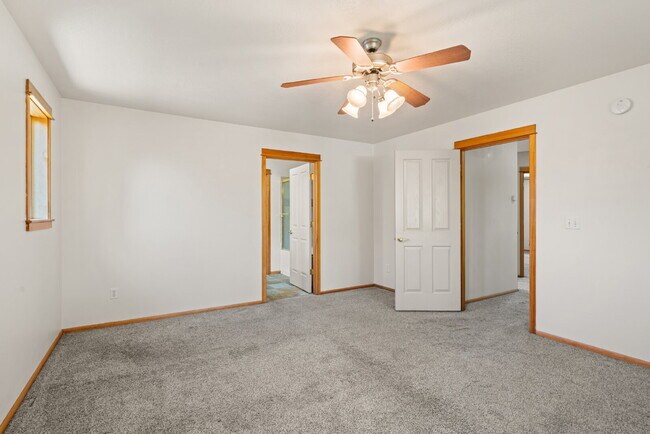 Building Photo - 608 Shadow Way