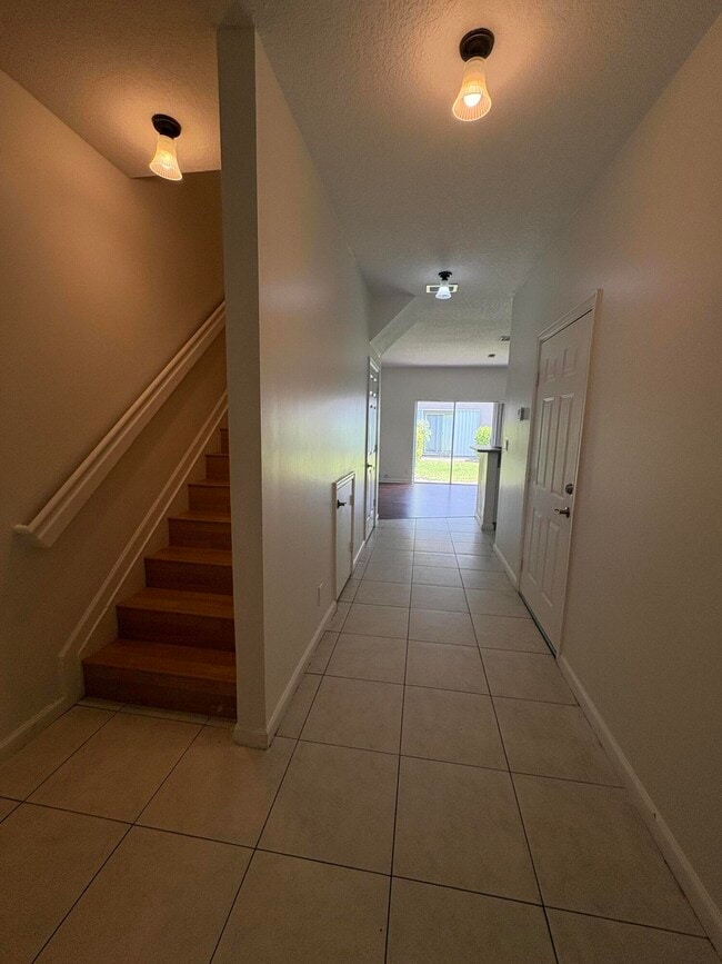 Building Photo - 3122 Coral Ridge Dr
