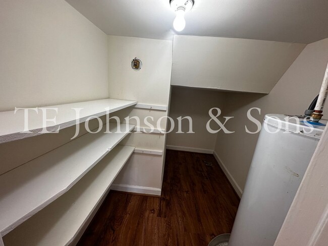 Building Photo - Charming 2-Bedroom Townhome with Ensuite B...