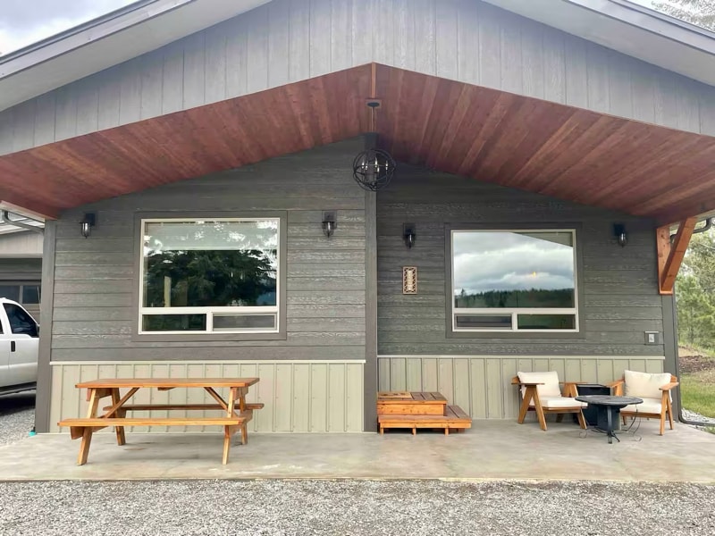 Building Photo - 245 Kokanee Dr E