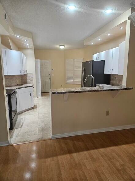 Building Photo - 1208 Clays Trl