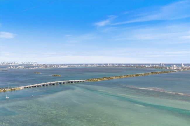 Building Photo - 700 NE 24th St