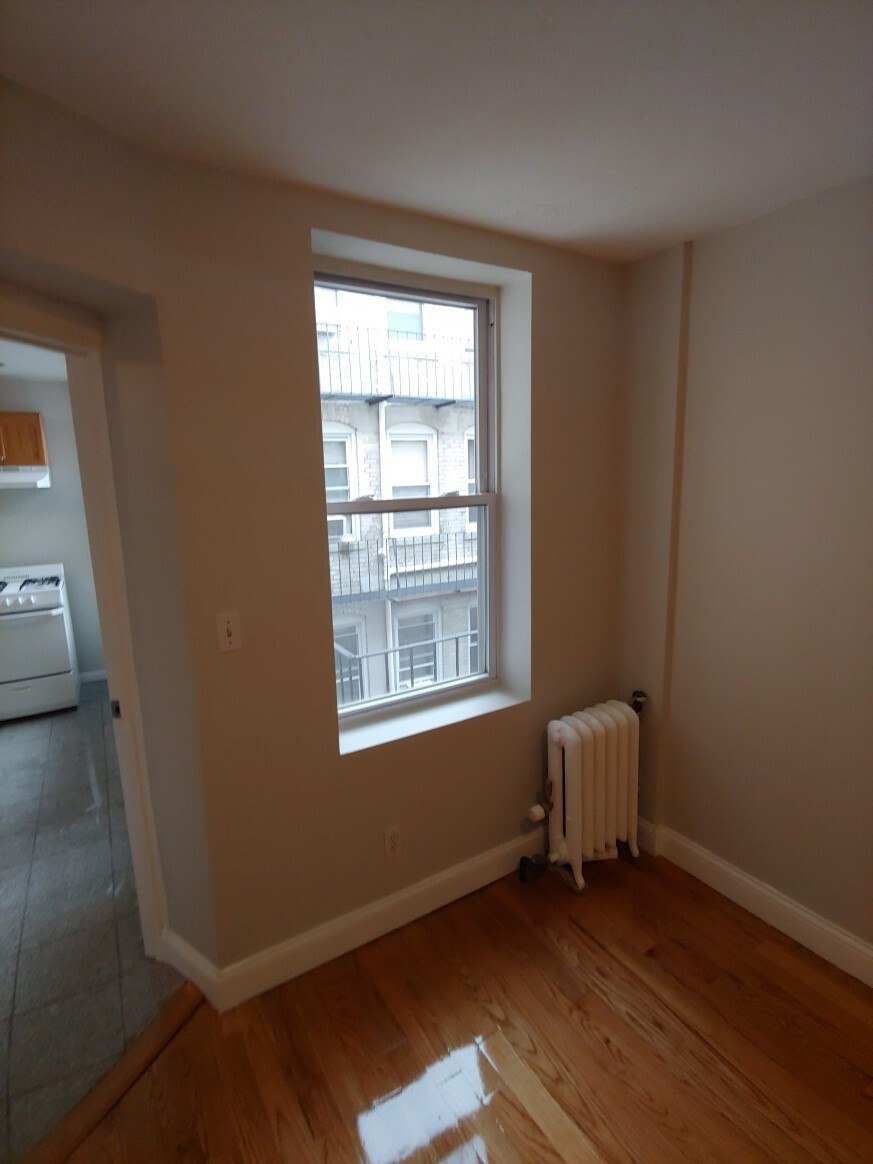 Building Photo - 144 Hemenway St