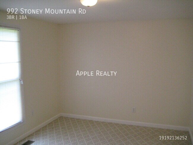 Building Photo - 992 Stoney Mountain Rd