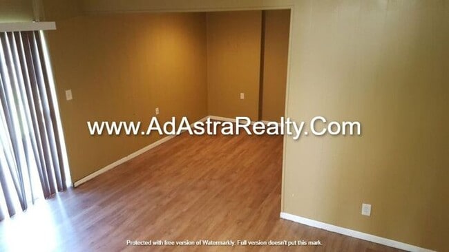 Building Photo - Beautiful Remodeled South KCMO Townhome-Available NOW!!