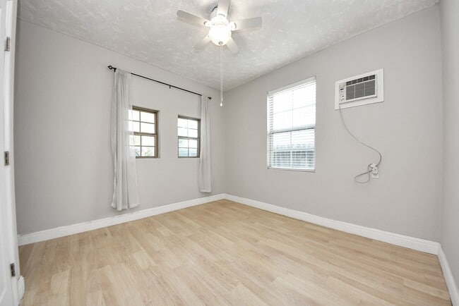 Building Photo - 215 St Charles Dr