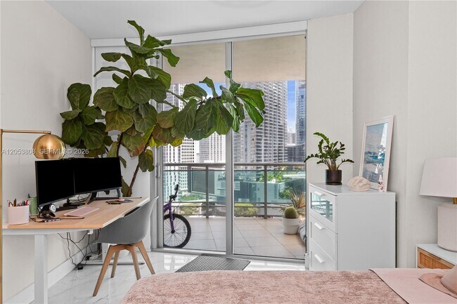 Building Photo - 350 S Miami Ave