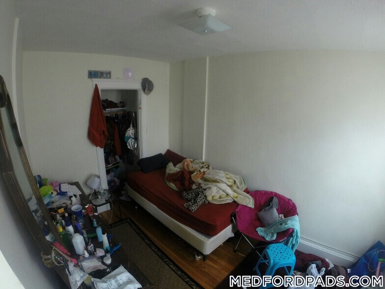 Building Photo - 53 Fellsway W