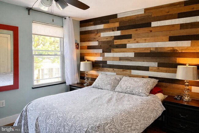 Building Photo - 2508 Tulip St