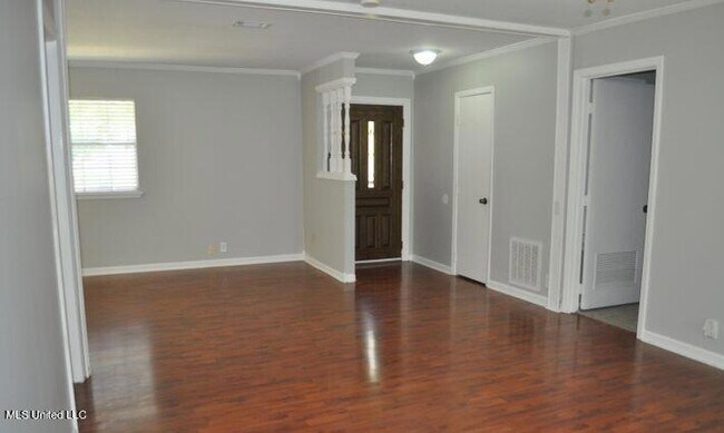 Building Photo - 31 Pebble Hill Dr