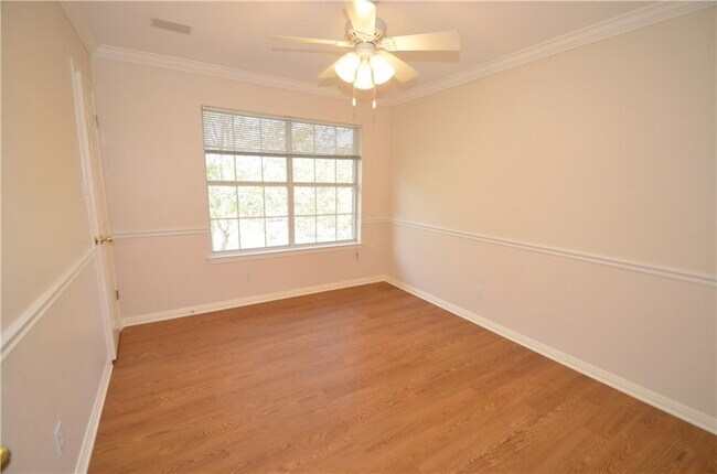Building Photo - 3013 Sussex Gardens Ln