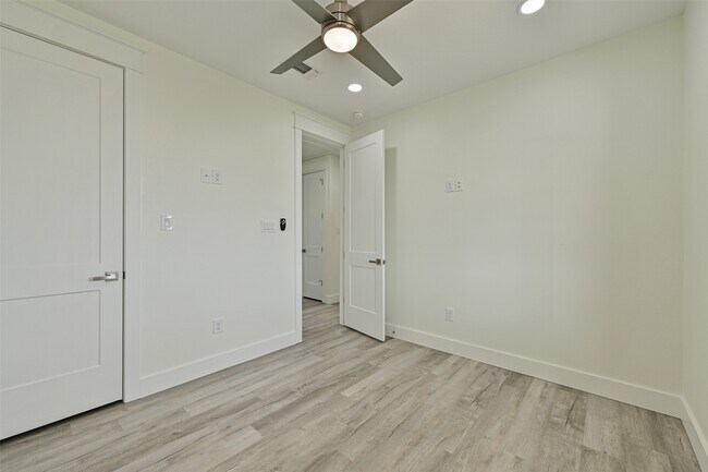 Building Photo - 25231 Sausalito Dr