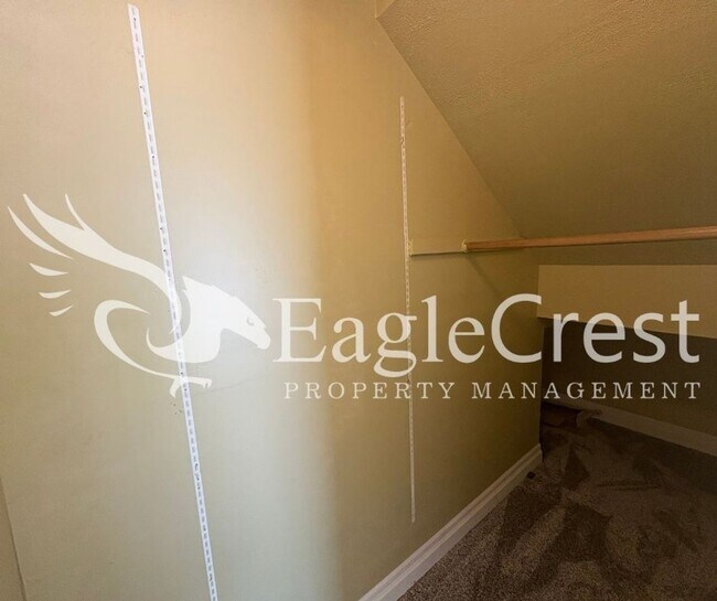 Building Photo - Beautiful Five Bedroom Home with Acreage
