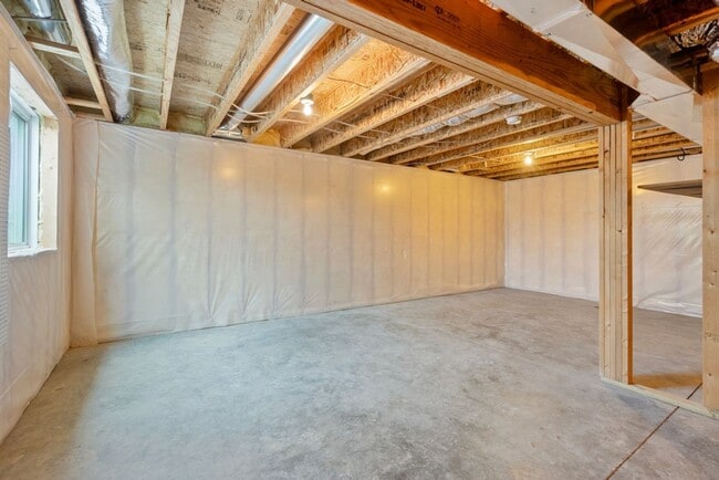 Building Photo - 4925 Algonquin Dr