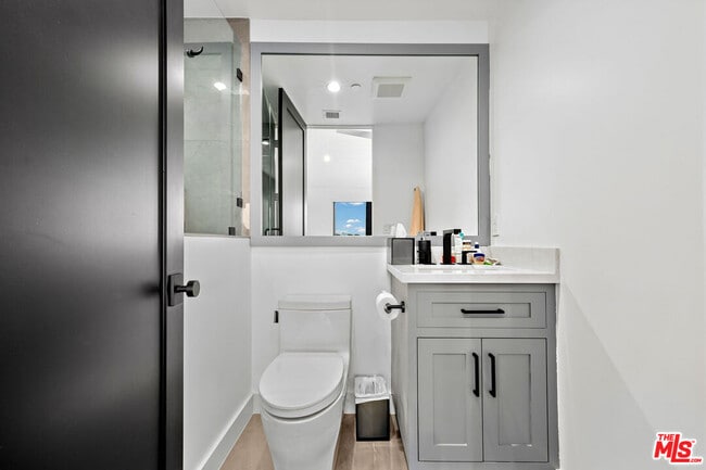 Building Photo - 3140 Coldwater Canyon Ave