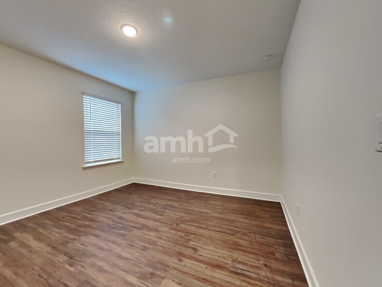 Building Photo - 10717 Coleman Rd