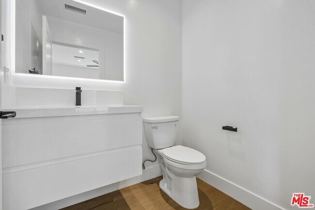 Building Photo - 6521 Homewood Ave